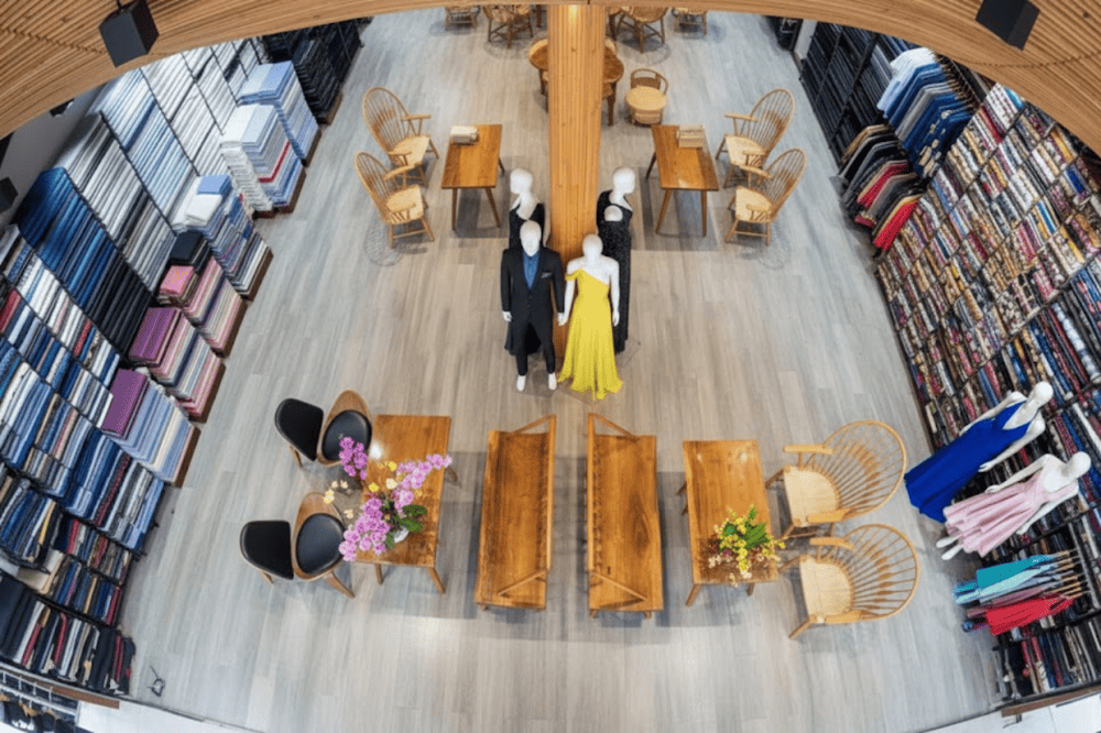 Tuong Tailor is a well-established name in Hoi An, known for its expertise in high-end suits, wedding dresses, and evening gowns